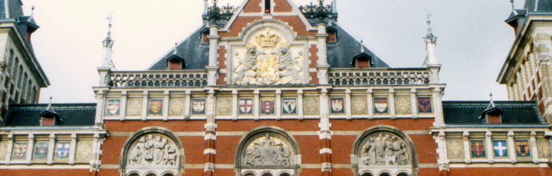 Amsterdam Centraal_geveldetail.JPG (190308 bytes)